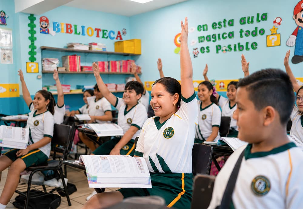 Alumnos de primaria en Colegio Bambinos