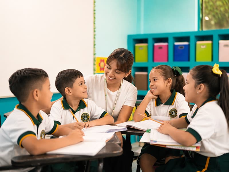 Estudiantes de primaria del Colegio Bambinos